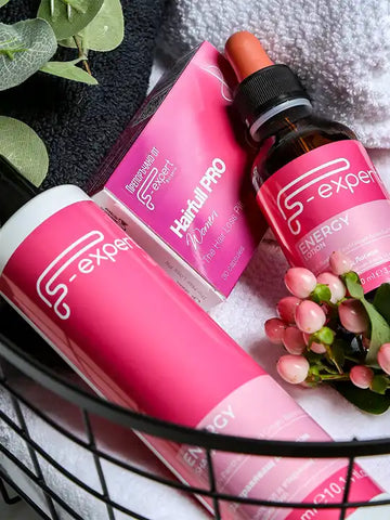 Hairfull PRO Women витамини и енергийна течност за красиви и здрави коси, продукта в кошница с растения.